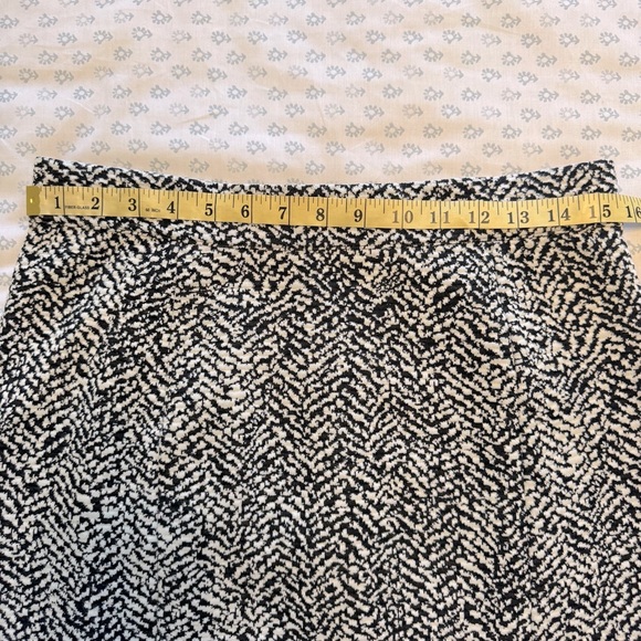 Lands' End Black and White Pencil Knit Skirt Size 10 - Picture 4 of 6